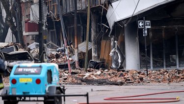 Incendio en La Plata: confirman riesgo de derrumbe y no descartan personas atrapadas