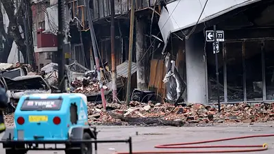 Incendio en La Plata: confirman riesgo de derrumbe y no descartan personas atrapadas Incendio en La Plata: confirman riesgo de derrumbe y no descartan personas atrapadas