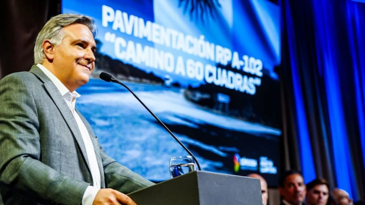 Llaryora cruzó a Milei por los recortes a la obra pública: "El destrato es total"