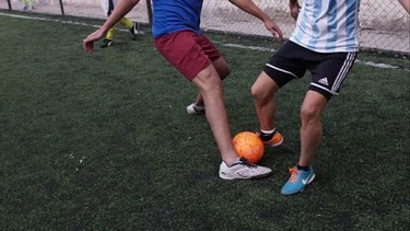 ¿Se combina la indumentaria en un partido con amigos?