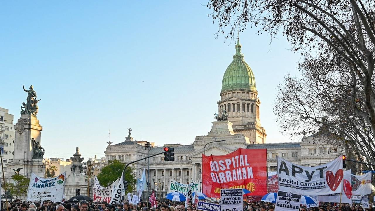A la marcha de universidades se suma un paro del Garrahan como respuesta a los vetos de Milei