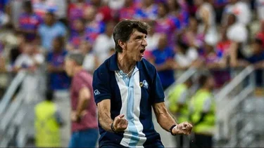 Alivio para Gustavo Costas en Racing: una fecha de suspensión por su cruce con Lamolina