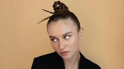 Peinado con gel tirante. Peinado con gel tirante.