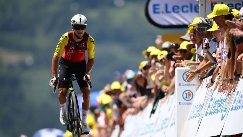 "¿Esperamos una muerte?": jefe de equipo insta a revisar zona de avituallamiento del Tour