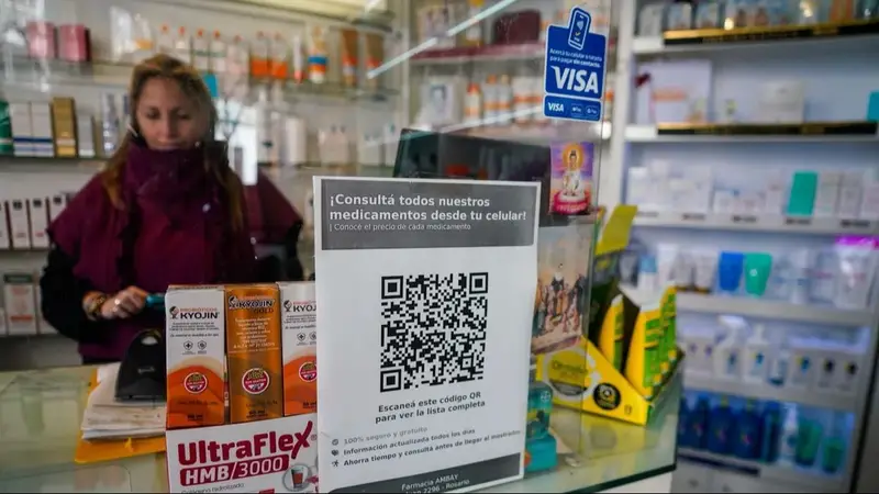 Nueva normativa: farmacias riojanas ya exhiben precios de medicamentos con código QR