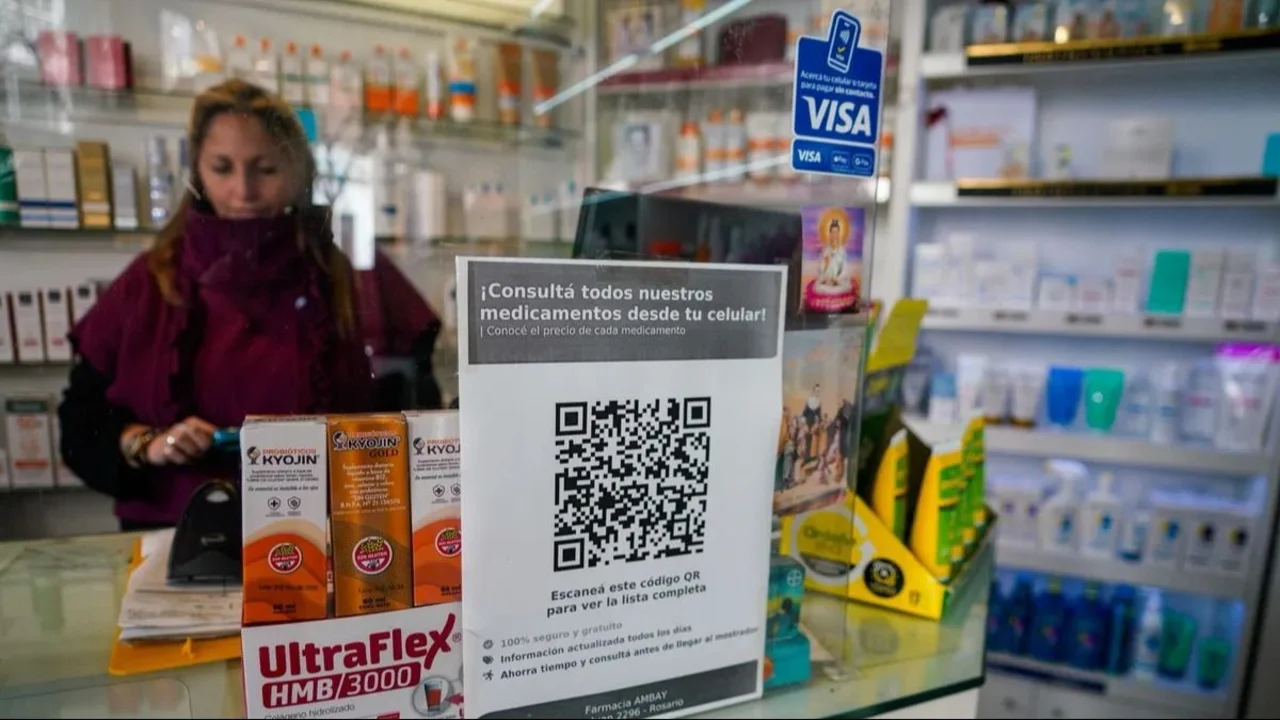 Nueva normativa: farmacias riojanas ya exhiben precios de medicamentos con código QR