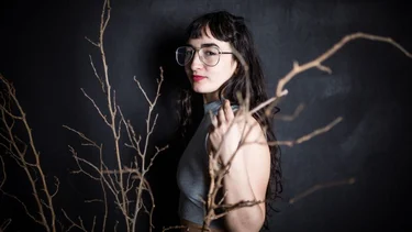 Maca Mona Mu presenta älämoblänco en Cultural Thames: una noche de fuego, música y poesía