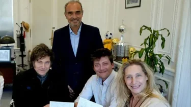 Milei evade la guerra Caputo-Menem, Bullrich se empodera y preparan las ambulancias