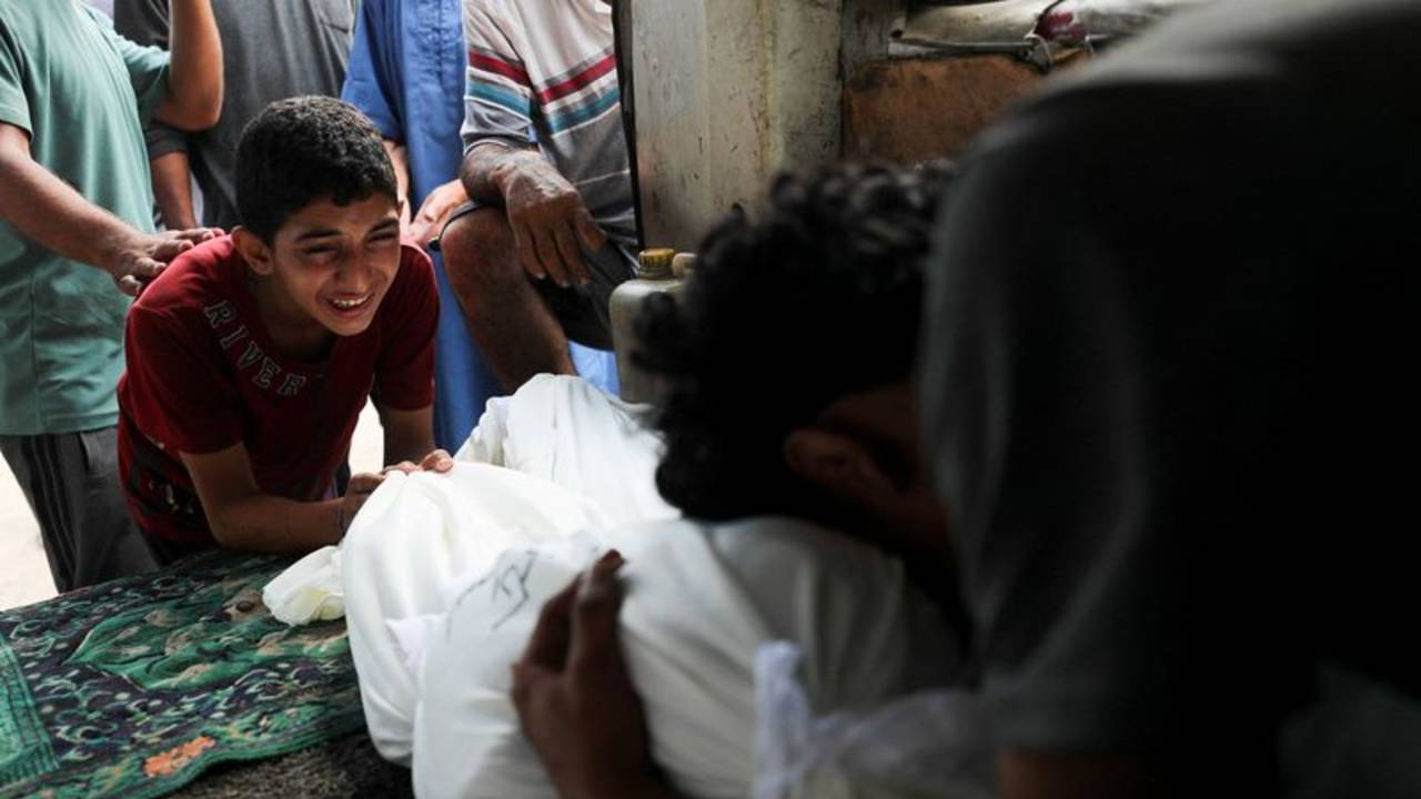 Al menos 32 muertos por fuego israelí cuando buscaban ayuda en Gaza: hospital