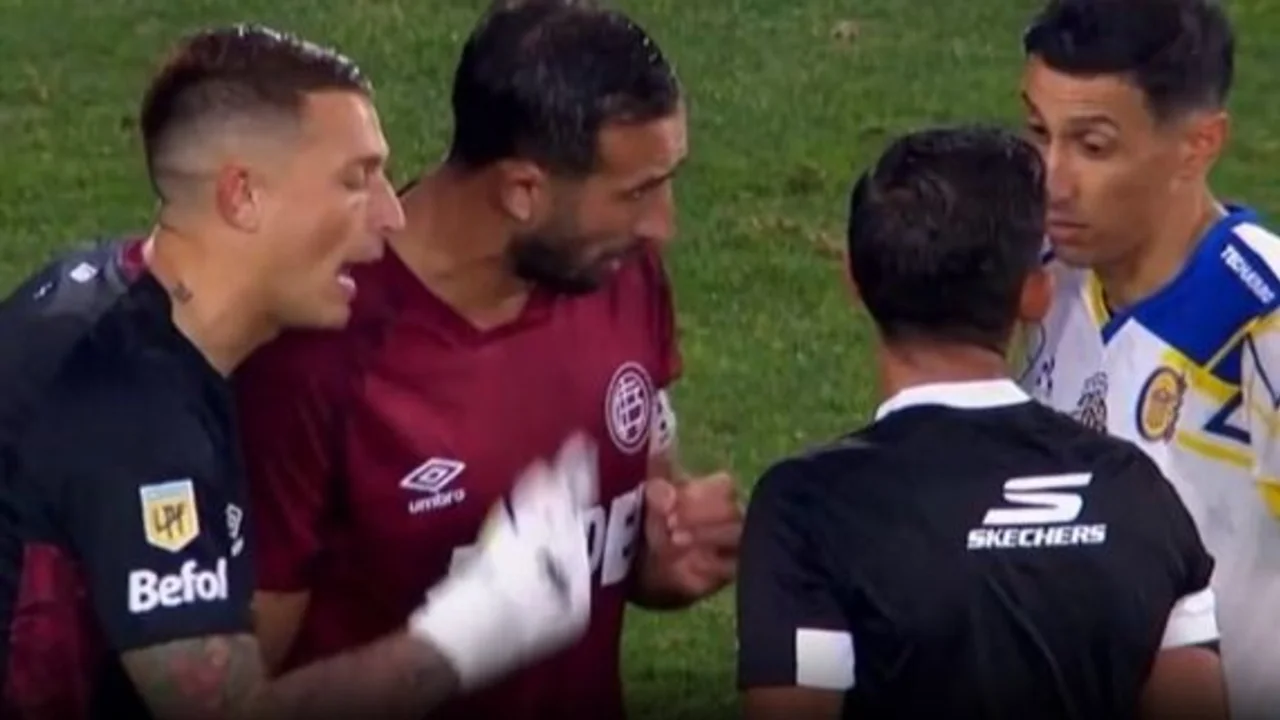 Se filtró lo que le dijo Izquierdoz a Merlos tras la polémica en Lanús vs. Central previo al gol de Di María
