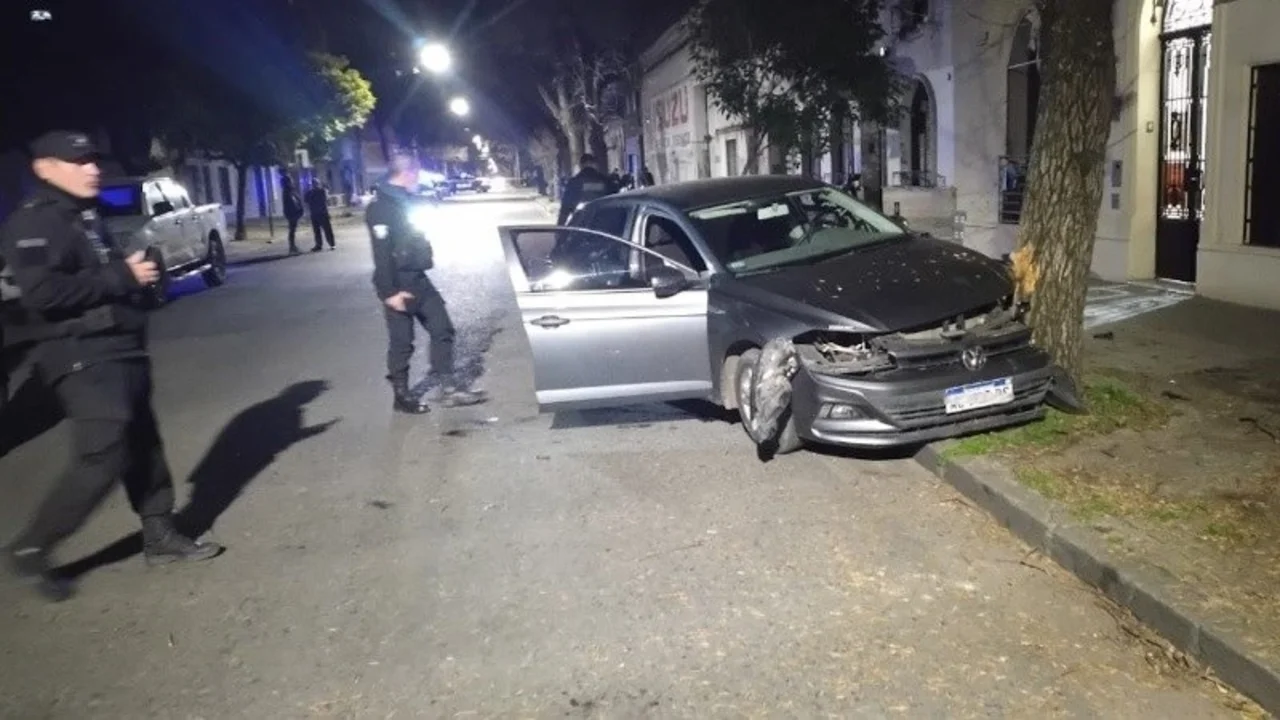 Asesinato en plena calle: mataron a tiros a un hombre que iba en su auto e hirieron a dos mujeres