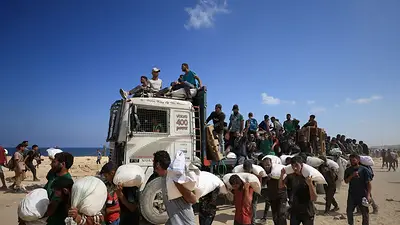 Fuego israelí mata a decenas de personas más que buscaban ayuda en Gaza: médicos Fuego israelí mata a decenas de personas más que buscaban ayuda en Gaza: médicos