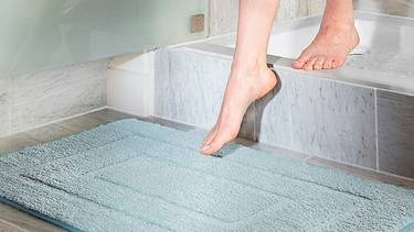 Chau alfombra de baño: la nueva tendencia "sustentable" y estética para reemplazarla