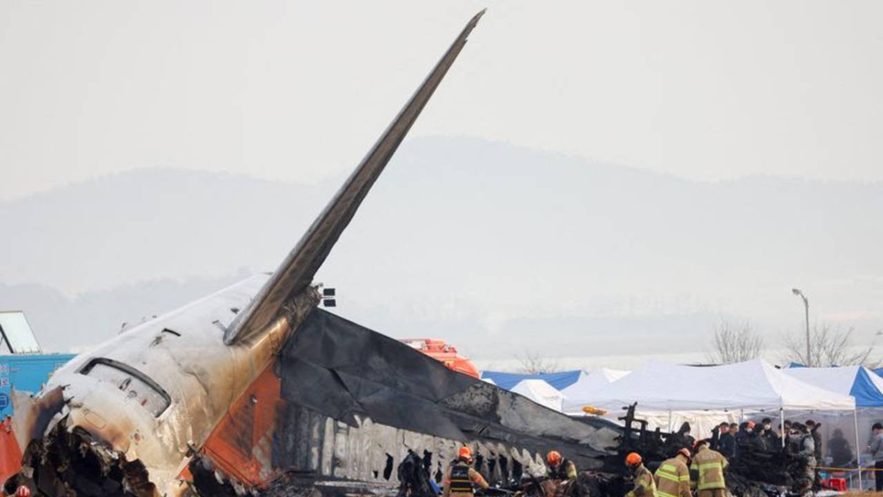 Los pilotos de Jeju Air apagaron el motor menos dañado antes del accidente, según fuentes