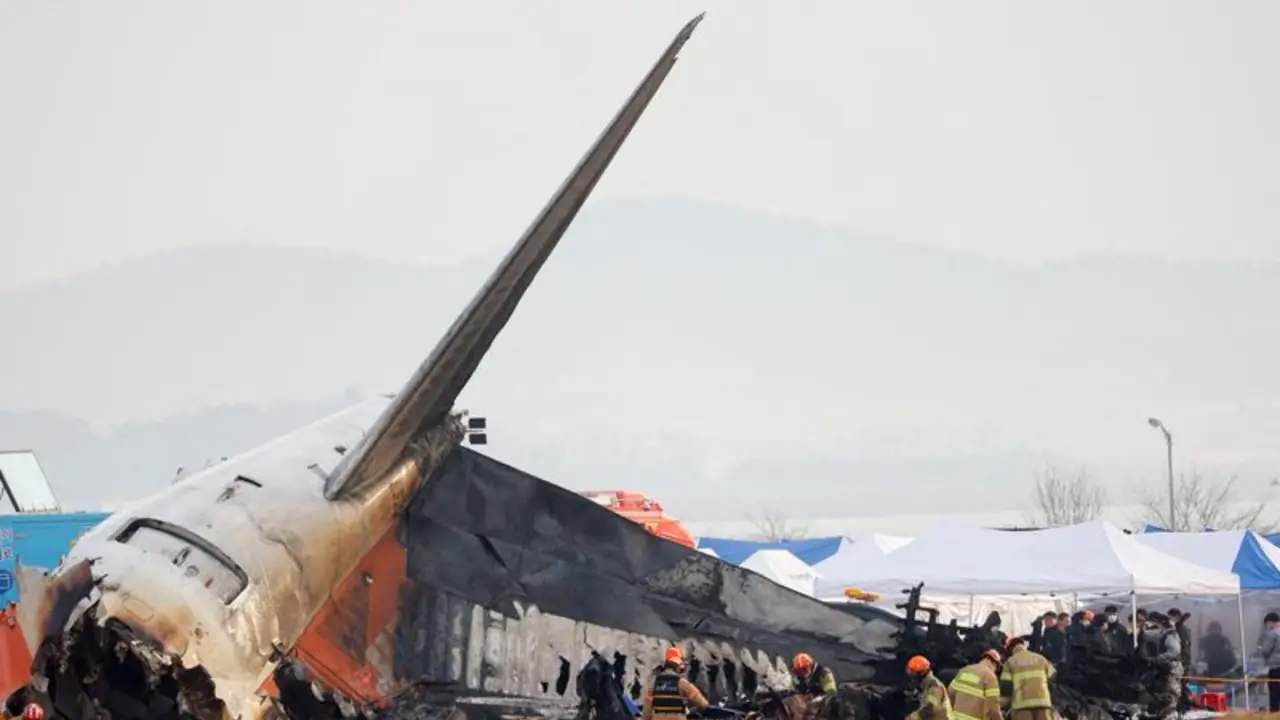 Los pilotos de Jeju Air apagaron el motor menos dañado antes del accidente, según fuentes
