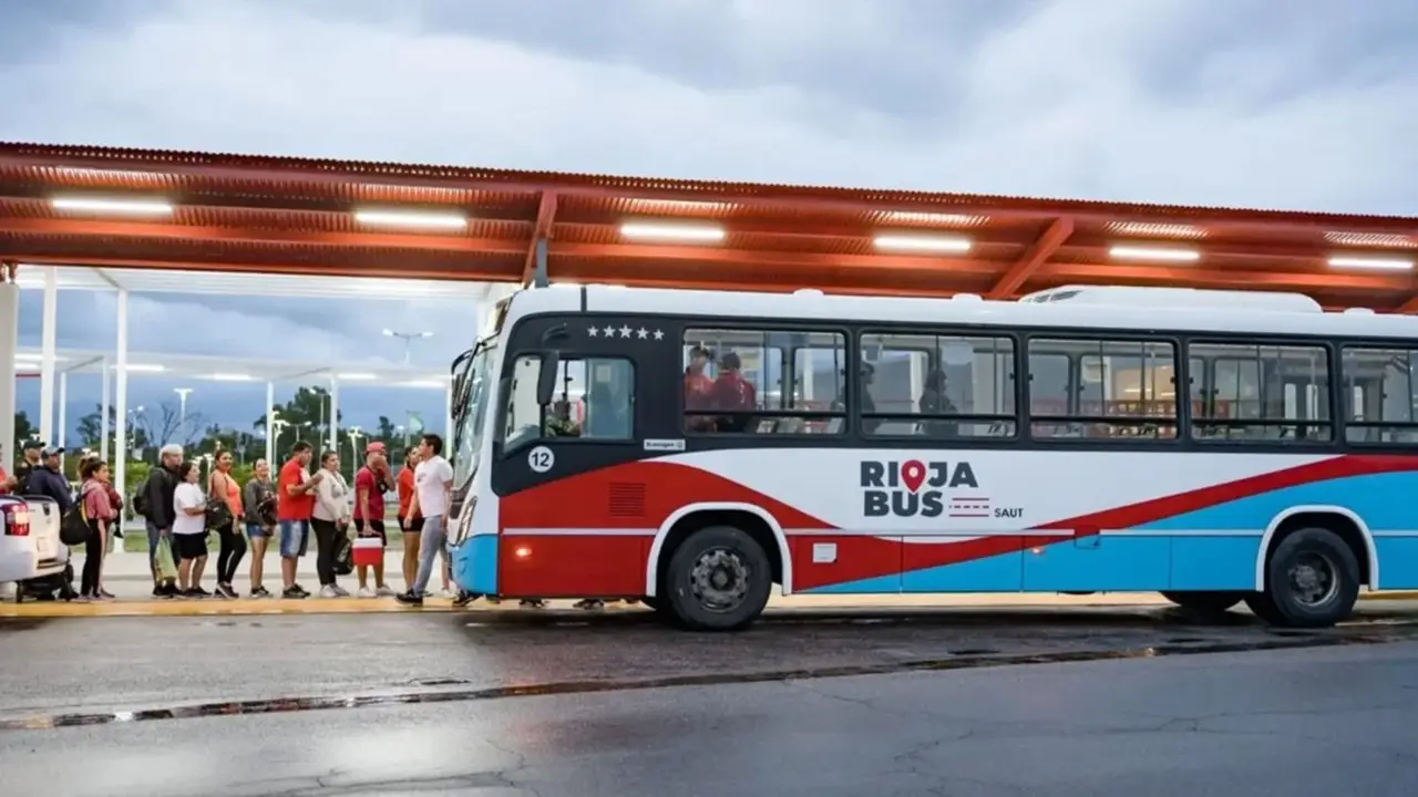 Pese al ajuste de Milei, el 60% de los usuarios de La Rioja poseen boleto estudiantil gratuito