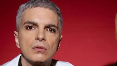 Tiene casi 20 años menos: quién es la famosa novia de Ale Sergi