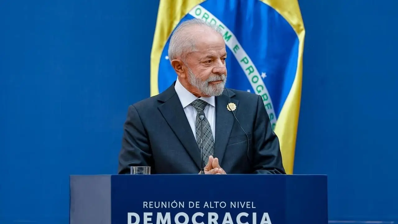Lula cruzó a Flávio Bolsonaro y lo acusó de "someter" a Brasil a los intereses de EE.UU.