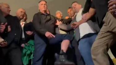 Bolsonaro desafió a la justicia brasileña e hizo un show frente a prensa 