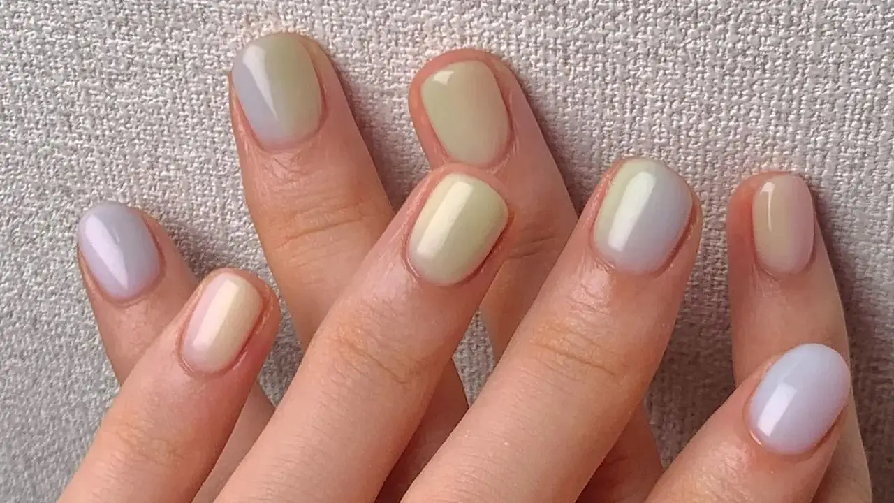 Cómo son las uñas cortas que están de moda.