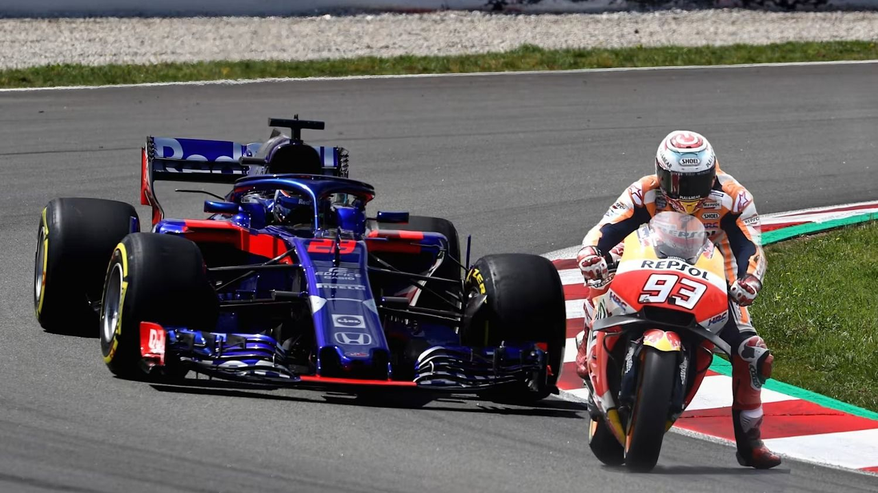 Monoplaza de F1 y motocicleta del MotoGP en Red Bull.
