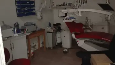 El modus operandi de la red de dentistas falsos: captan a sus pacientes a través de redes y los exponen a medicamentos vencidos