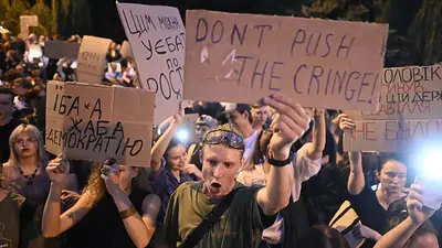 Por primera vez en plena guerra, Zelensky enfrenta masivas protestas Por primera vez en plena guerra, Zelensky enfrenta masivas protestas