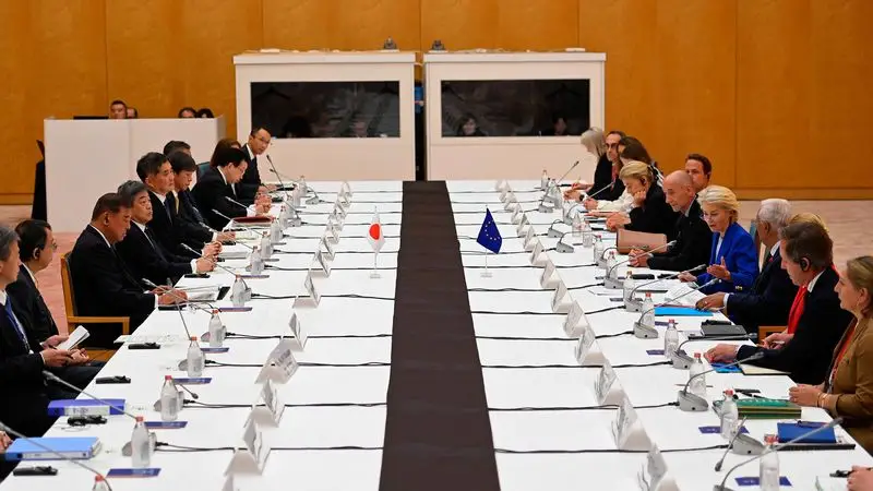 La UE y Japón colaborarán más estrechamente contra el comercio desleal, según Von der Leyen