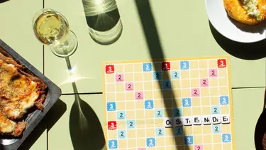 Escritura, vino y música en un bodegón vintage de Buenos Aires: los platos de entrada y vino están $10.000