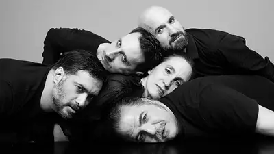 Grupo Mínimo, la obra de teatro que llega a la calle Corrientes Grupo Mínimo, la obra de teatro que llega a la calle Corrientes