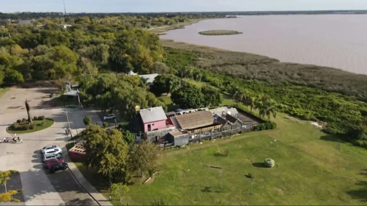 Vista aérea del barisidro a orillas del Río de la Plata.