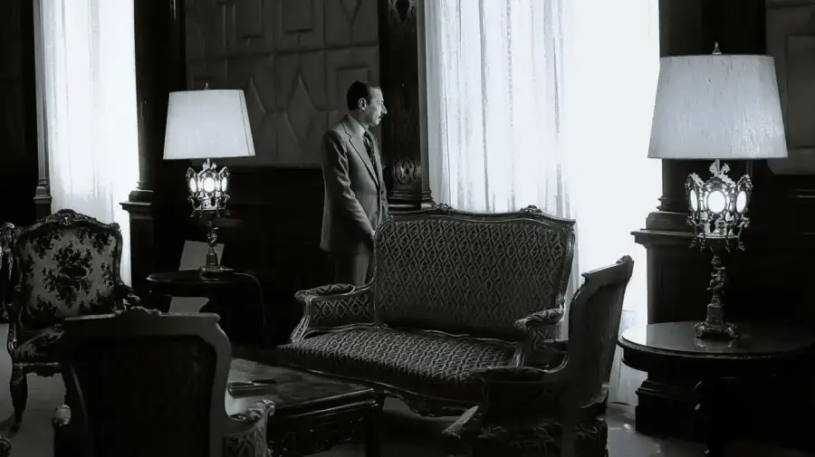 Videla en la ventana por Víctor Bugge.