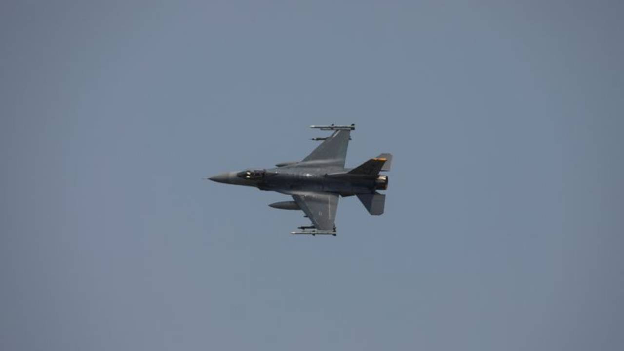 Tailandia envía un caza F-16 contra el ejército camboyano en una escalada del conflicto fronterizo