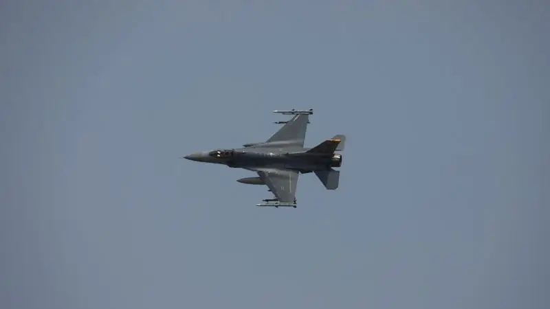 Tailandia envía un caza F-16 contra el ejército camboyano en una escalada del conflicto fronterizo