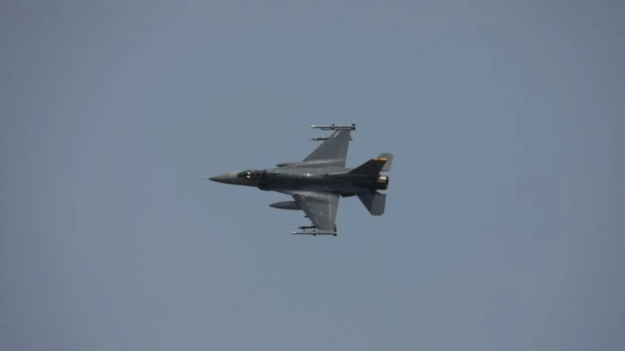 Tailandia envía un caza F-16 contra el ejército camboyano en una escalada del conflicto fronterizo