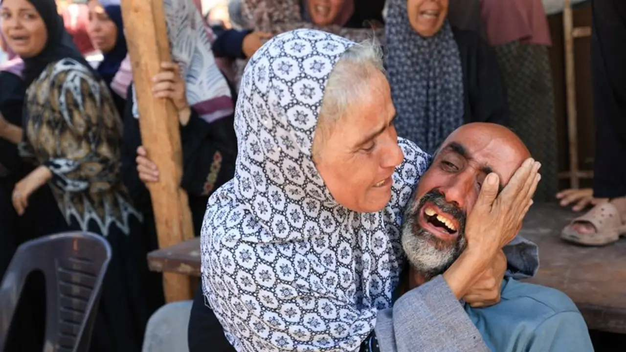 Israel estudia la respuesta de Hamás al plan de alto el fuego en Gaza mientras siguen los combates