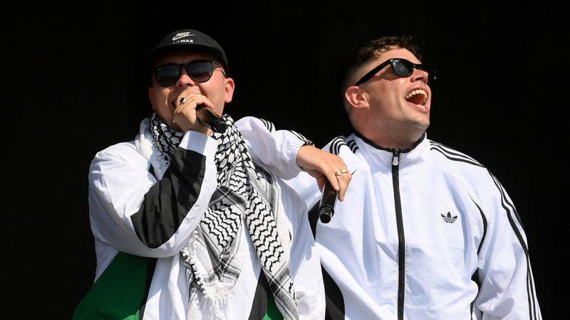Hungría prohíbe entrar en el país al grupo de rap Kneecap antes de su actuación en un festival