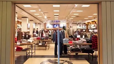 Comercios. Eddie Bauer. Comercios. Eddie Bauer.