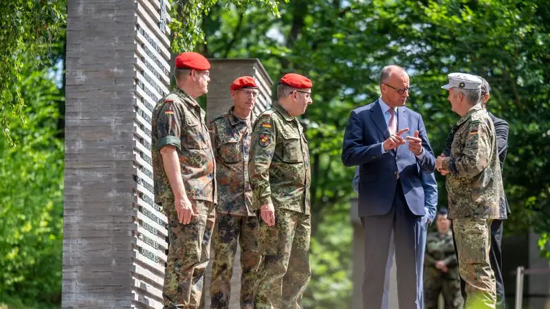 Rusia considera preocupante la "militarización" alemana de Merz