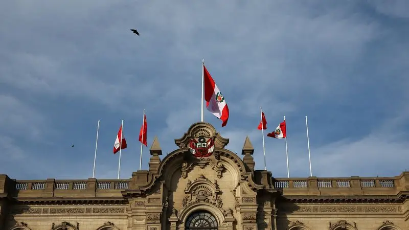 Perú incauta cuatro toneladas de mercurio del mercado negro destinado a minas ilegales de oro