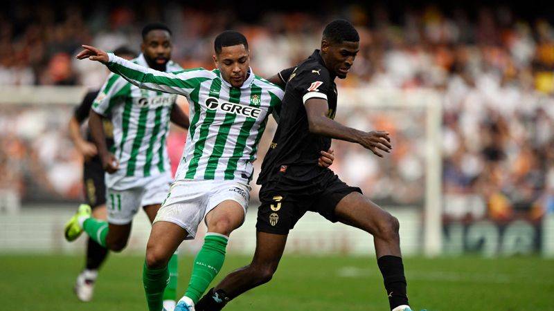 Arsenal anuncia la incorporación del defensa español Mosquera procedente del Valencia