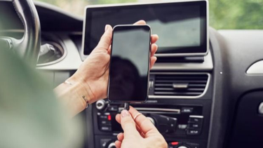 Convertí tu celular viejo en un aliado para el auto: cómo darle una nueva vida útil