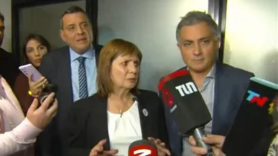Bullrich se mete de lleno en la campaña como protectora de la "familia policial" Bullrich se mete de lleno en la campaña como protectora de la "familia policial"