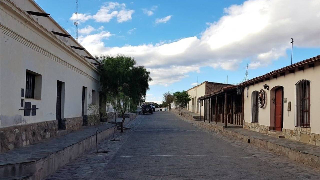 Cuál es el pueblo de Argentina que tiene 190 habitantes. 