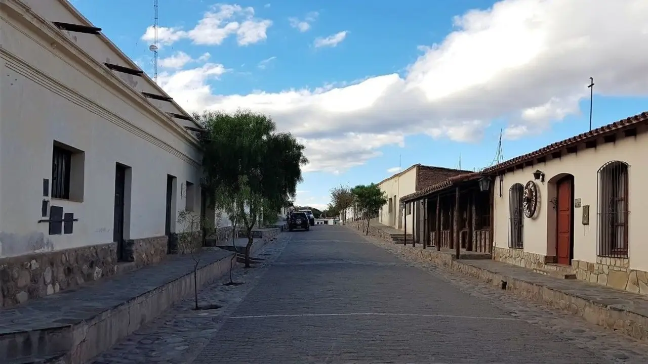 Cuál es el pueblo de Argentina que tiene 190 habitantes. 
