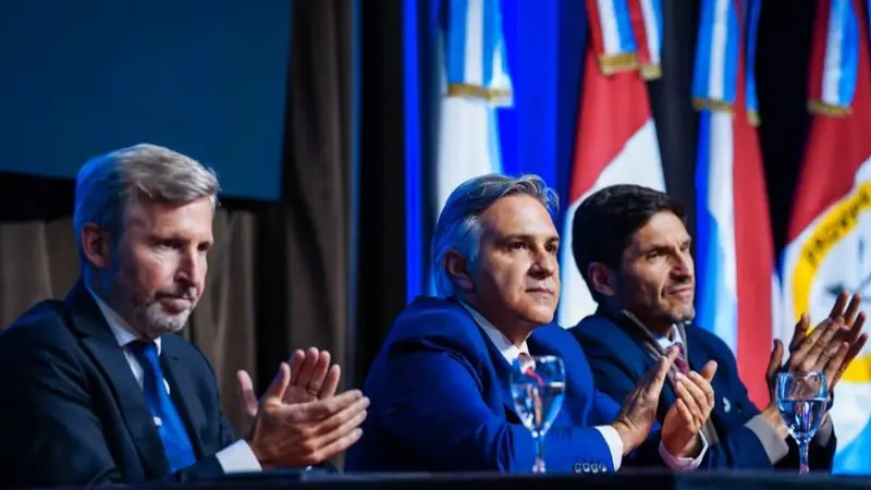 Gobernadores del centro buscan equilibrio entre criticar y acompañar