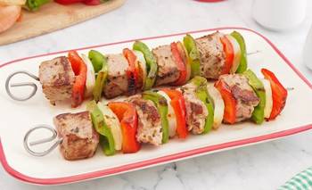 Cómo hacer brochette de carne y verduras en el horno: cómo hacerlo fácil en 6 pasos | Recetas de cocina