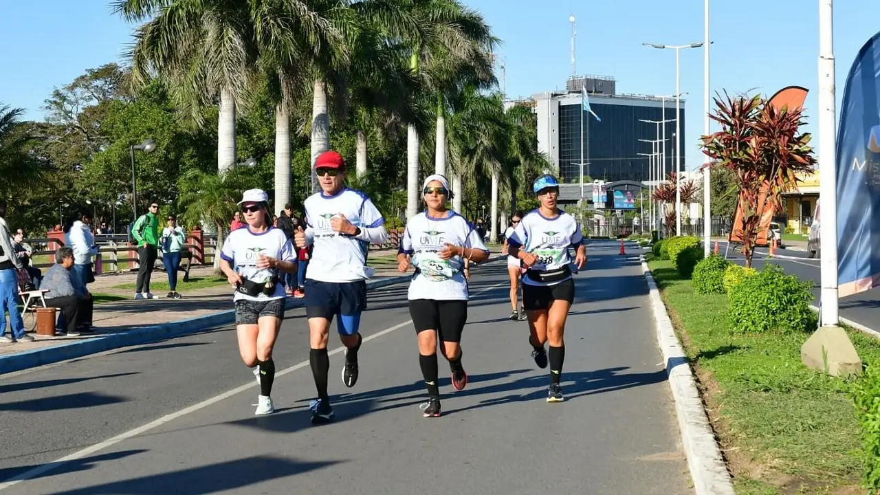 Con convocatoria récord, más de 800 corredores participaron de la media maratón en Formosa