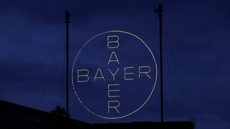 La FDA de EEUU prolonga la revisión del fármaco de Bayer para la menopausia