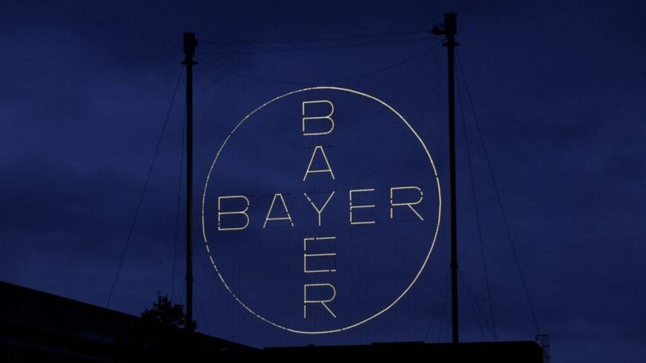 La FDA de EEUU prolonga la revisión del fármaco de Bayer para la menopausia